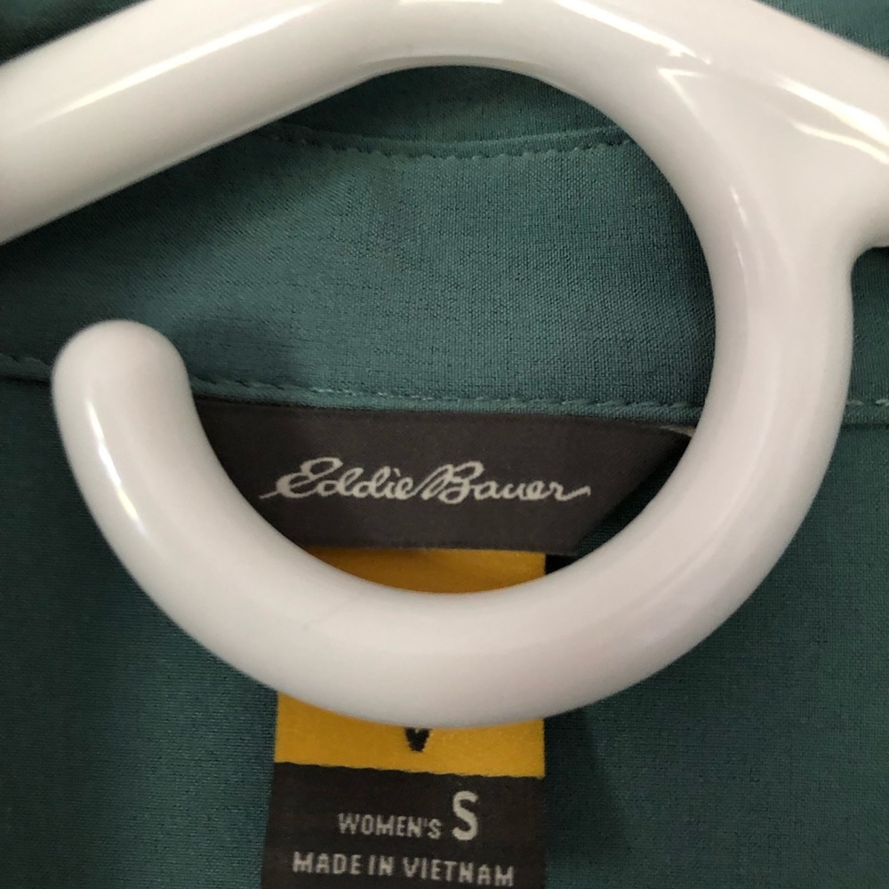 Long sleeve silky Eddie Bauer button front shirt